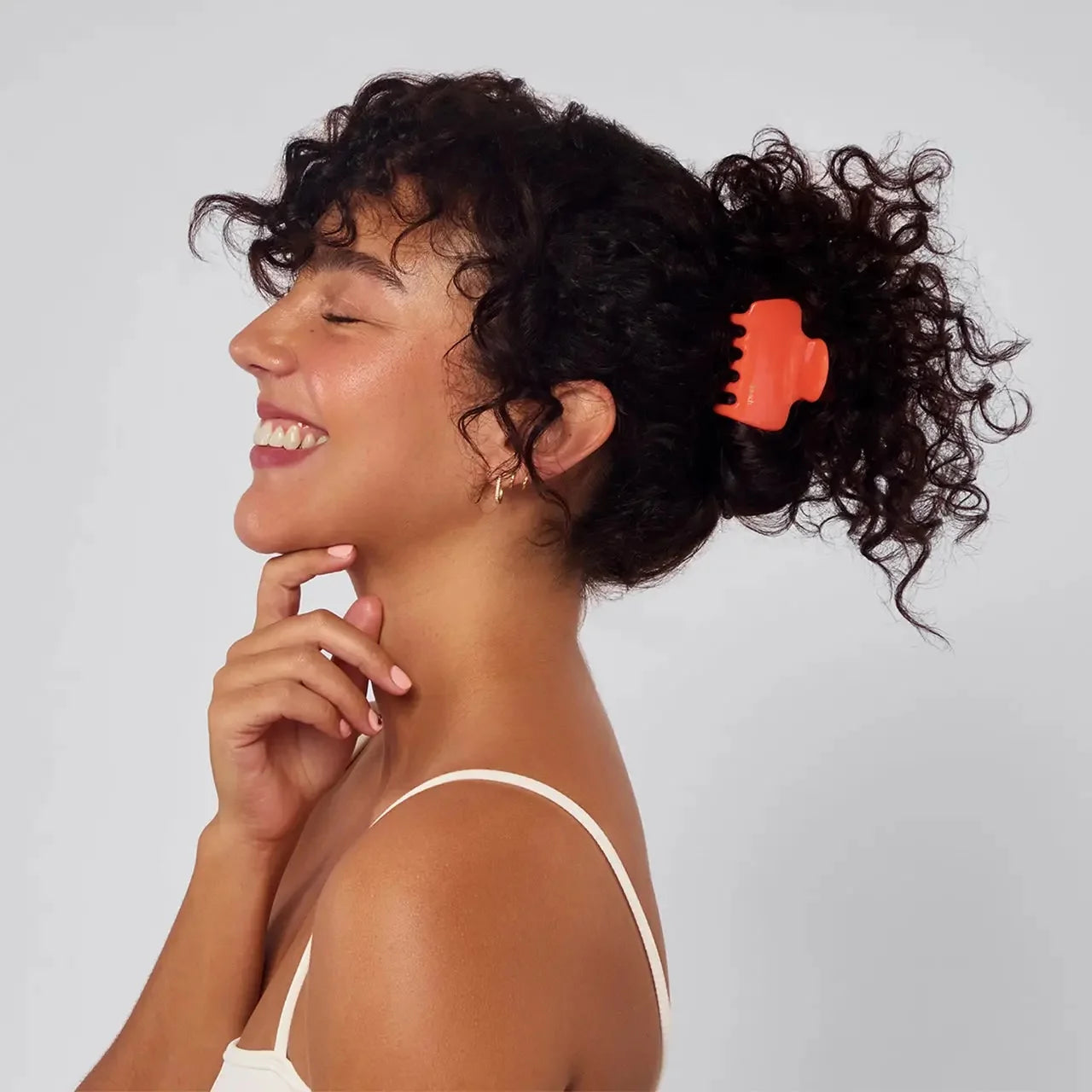 Kitsch Cherry Medium Cloud Clip Solid
